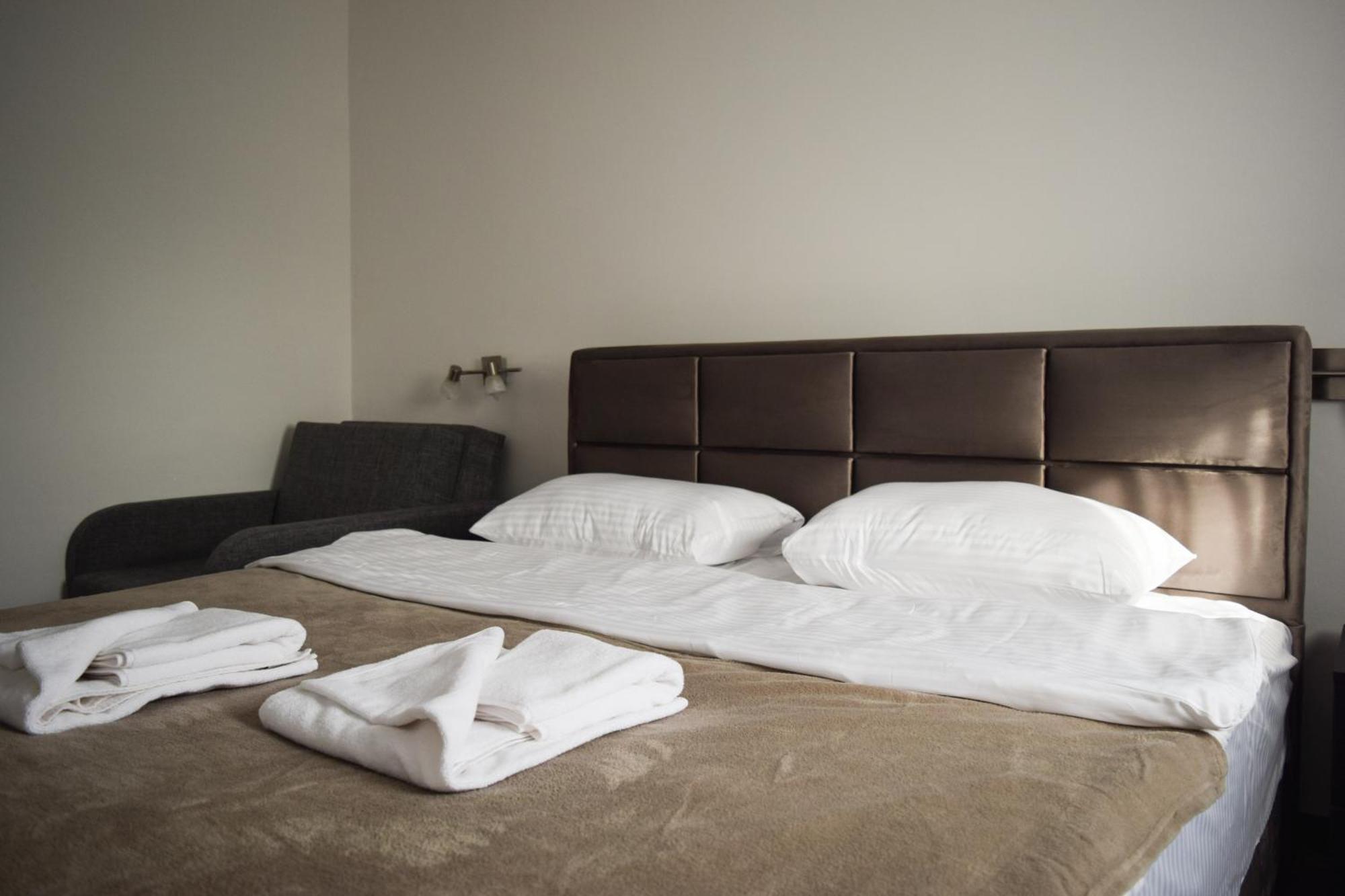 Hotel Tiski Cvet Novi Becej Экстерьер фото